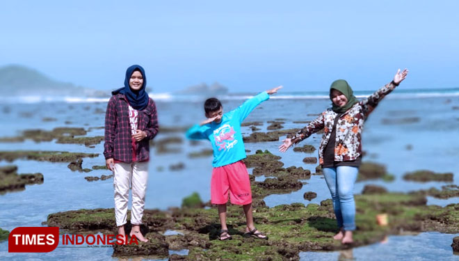 Rayuan Pantai Banyu Meneng Bikin Pengunjung Terhipnotis