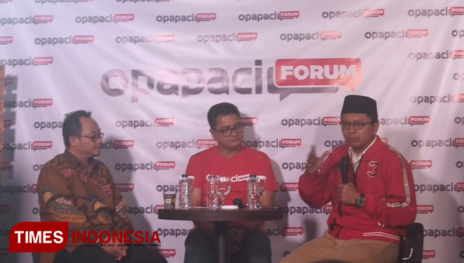 Politisi PDI Perjuangan, Zuhairi Misrawi (kanan). (FOTO:Dok.Times Indonesia)