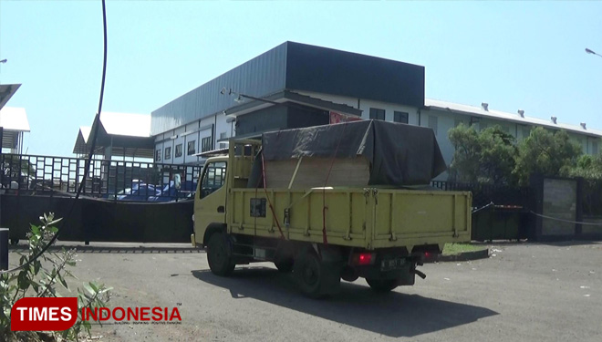 ppabrik pengolahan kayu PT. Madiri Jaya Succesindo (MJS) di Jalan Raya Gending, Kabupaten Probolinggo, yang menyebabkan korban jiwa setelah mengalami kecelakaan kerja. (FOTO: Dicko W/TIMES Indonesia)