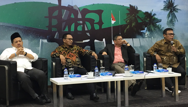 Politikus PDI Perjuangan Masinton Pasaribu (kanan) dalam diskusi ''RUU Penyadapan Pangkas Kewenangan KPK? (FOTO: Istimewa)