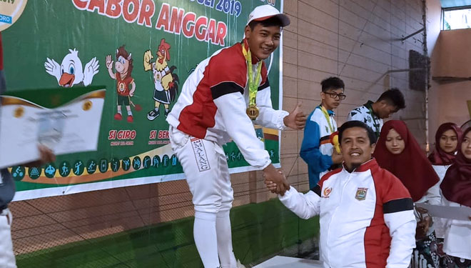 Aditya Mainggar atlet anggar kabupaten Malang yang berhasil meraih emas. (Foto : Humas KONI Kabupaten Malang for TIMES Indonesia)