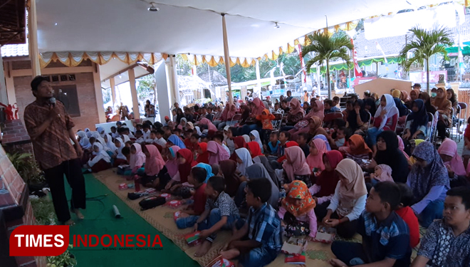 Kegiatan cerita sejarah dalam kegiatan pameran yang diselenggarakan Museum Benteng Vredeburg Yogyakarta. (Foto: Dwijo Suyono/TIMES Indonesia)