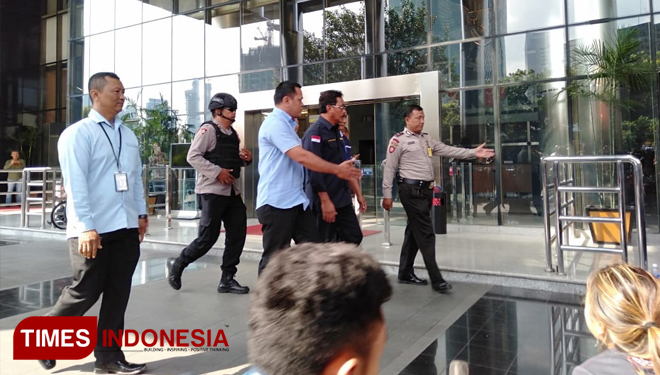 Gubernur Kepulauan Riau, Nurdin Basirun tiba di gedung KPK RI setelah terjaring OTT. (Foto:Dok.TIMES Indonesia)