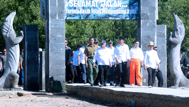 Presiden Jokowi saat mengungjungi Taman Nasional Komodo di kawasan Labuan Bajo, NTT, Kamis (11/7/2019). (FOTO: setkab.go.id)