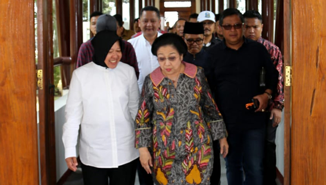 Tri Rismaharini dan Megawati Soekarnoputri. (Foto : Istimewa)