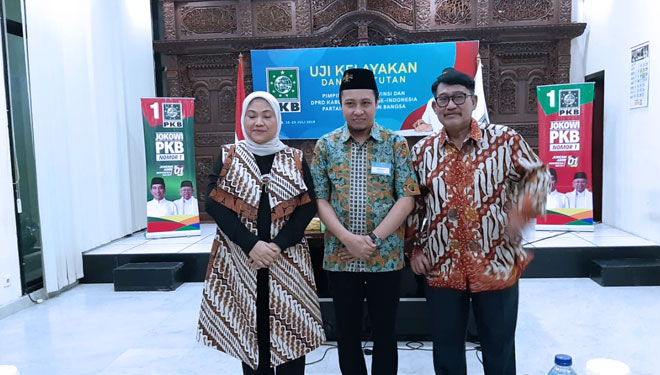 Sekretaris DPC PKB Kota Probolinggo, Abdul Mujib (tengah) saat mengikuti UKK di kantor DPP PKB. (foto: Istimewa/TIMES Indonesia)