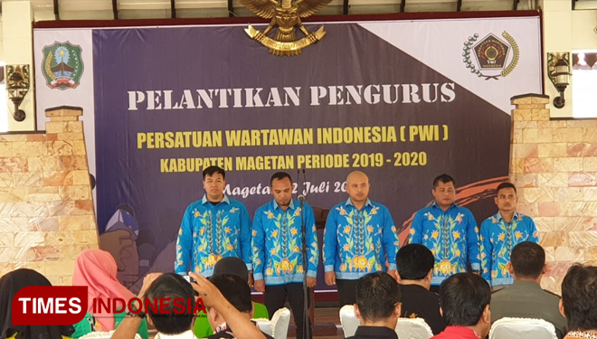 Pengurus PWI Kabupaten Magetan periode 2019-2020, saat dilantik di Pendopo Surya Graha, Magetan, Jawa Timur, Jumat (12/7/2019). (Foto: Humas Setdakab Magetan for TIMES Indonesia)