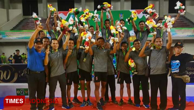 Tim bola voli Pacitan meraih emas Porprov Jatim 2019 setelah menundukkan Sidoarjo. (FOTO: KONI Pacitan/TIMES Indonesia)