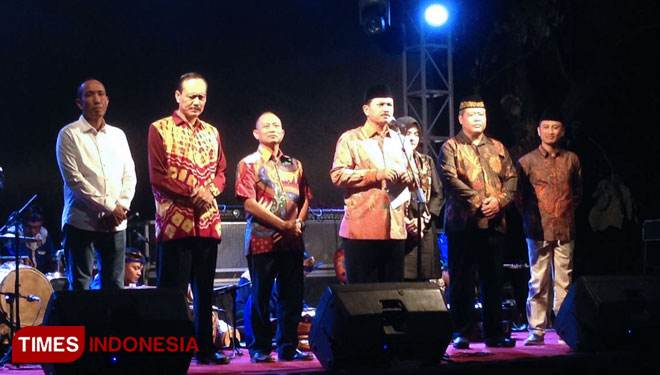 Wali Kota Madiun, Maidi saat membuka Festival Madioen Tempo Doeloe. (FOTO: Moch. Al-Zein/TIMES Indonesia)