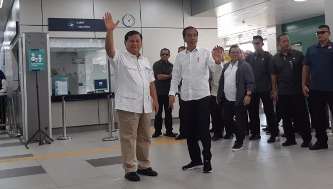 Pertemuan Jokowi dan Prabowo di stasiun MRT Lebak Bulus, Jakarta, Sabtu (13/7/2019). (Foto:Istimewa)