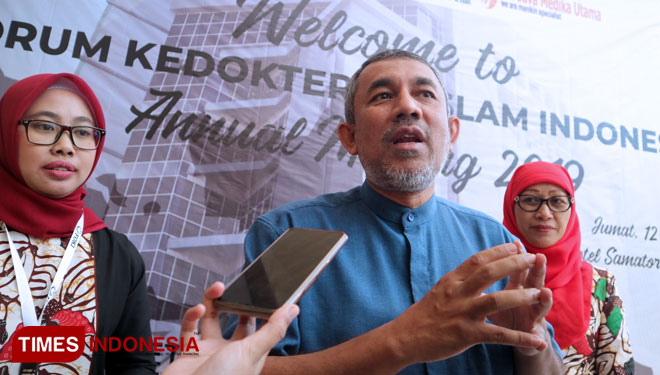 Sekjen FIMA, Prof. Abdul Rashid bin Abdul Rahman, saat menjadi pembicara dalam acara pertemuan Forum Kedokteran Islam Indonesia (FOKI) di Hotel Novotel Samator, Surabaya, Jumat (12/7/2019). (Foto : Lely Yuana/TIMES Indonesia)