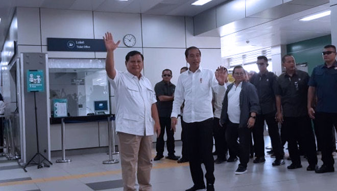Presiden Jokowi bertemu Prabowo Subianto di stasiun MRT, Jakarta, Sabtu (13/7/2019). (Foto: Istimewa)