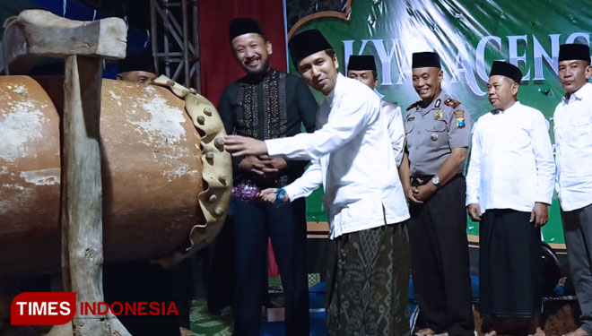 Wagub Jatim Emil Dardak membuka Haul Akbar Kyai Muhammad Besari di Ponorogo. (Foto: Marhaban/TIMES Indonesia)