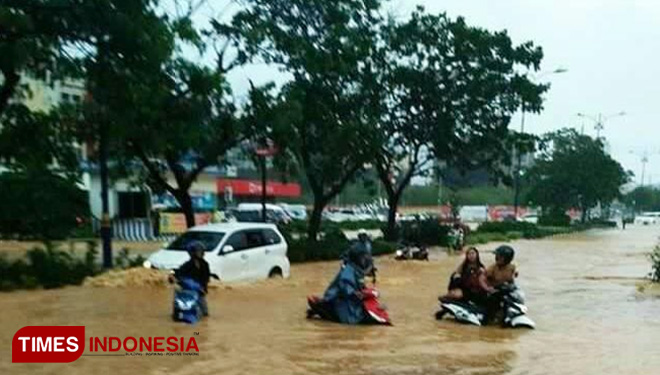 Ilustrasi banjir melanda pemukiman masyarakat (Foto: TIMES Indonesia)