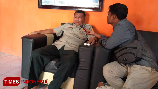Akmalul Firdaus, Kepala Badan Penanggulangan Bencana Daerah (BPBD) saat di wawancarai di ruang kerjanya.(Foto:Dok/TIMES Indonesia)