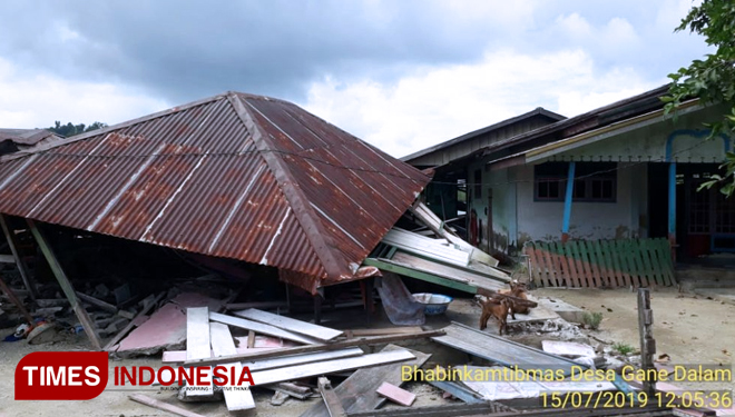Suasana bangunan yang ambruk karena gempa berkekuatan 7.2 SR di Halmahera Selatan, Maluku Utara. (FOTO: Lazismu/TIMES Indonesia)
