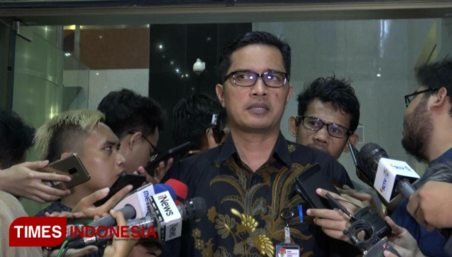 Jubir KPK RI Febri Diansyah saat memberikan keterangan terkait terpidana Idrus Marham (FOTO: Edi Junaidi ds/TIMES Indonesia)