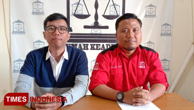 Ketua Rumah Keadilan Syahrul Sajidin dan Akbar Nursasmita (kacamata), Devisi Riset dan Penelitian. (Foto: Naufal Ardiansyah/TIMES Indonesia)