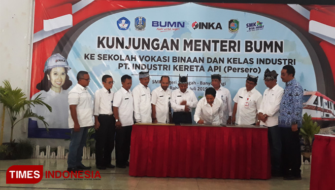 Menteri BUMN Tandatangani Perjanjian Kerjasama INKA dengan Lima SMK di Jawa Timur (FOTO: Roghib Mabrur/TIMES Indonesia)