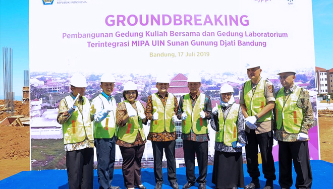 Peletakan Batu Pertama pembangunan gedung perkuliahan UIN Sunan Gunung Djati, Bandung. (FOTO : Kemenkeu)