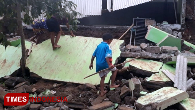 Gempa M5,8 yang berpusat di Nusa Dua Bali juga terasa di sebagian wilayah Jawa Timur. Gempa bahkan menimbulkan sejumlah kerusakan di Kabupaten Banyuwangi, Jawa Timur. (FOTO: AJP TIMES Indonesia)