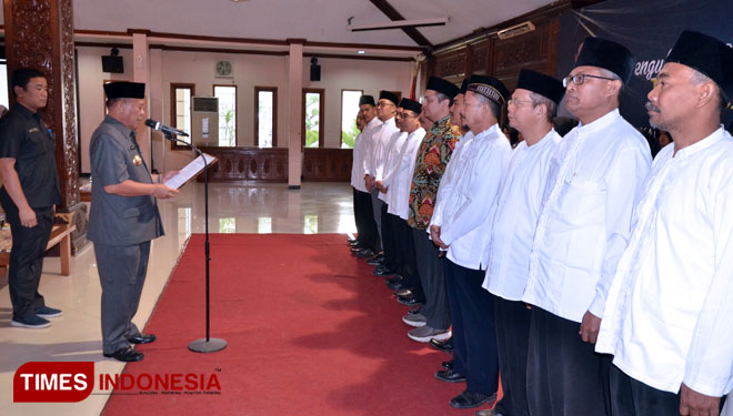 Bupati Lamongan Fadeli mengukuhkan GLM di Pendapa Lokatantra, Kamis (18/7/2019). (FOTO: Ardiyanto/TIMES Indonesia)