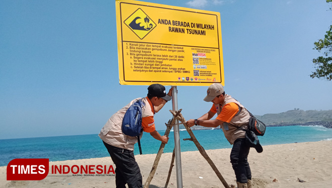 Ekspedisi Destana Bnpb Pasang Papan Peringatan Tsunami Di