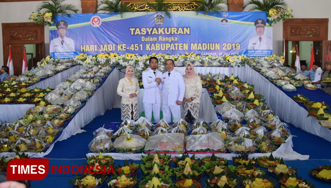 Sebanyak 451 tumpeng nasi kuning disuguhkan saat peringatan Hari Jadi ke-451 Kabupaten Madiun. (Foto: Humas Pemkab Madiun for TIMES Indonesia)