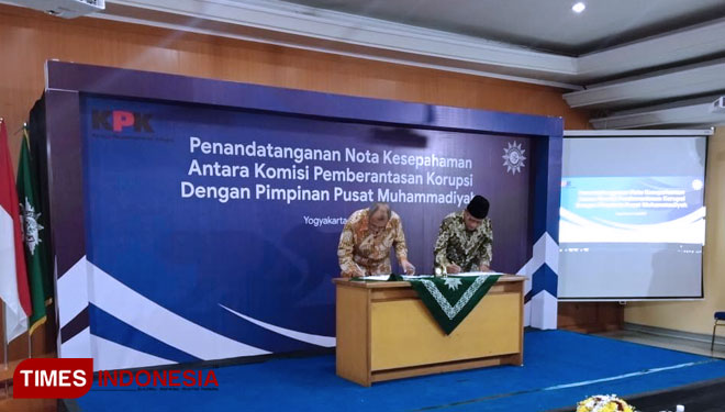 Penandatanganan MoU KPK RI dengan PP Muhammadiyah. (FOTO: Edy Junaedi ds/TIMES Indonesia)