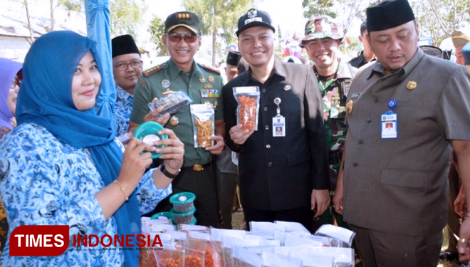 Bazar ikut meramaikan pembukaan TMMD Reguler 105 Tegal. (FOTO: AJP TIMES Indonesia)