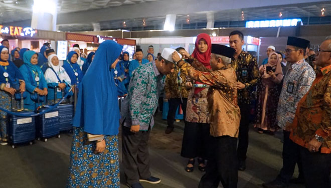 Caption : Acara pelepasan JCH Indonesia Khusus di Terminal 3 Bandara Internasional Soekarno-Hatta. (FOTO: Kemenag)