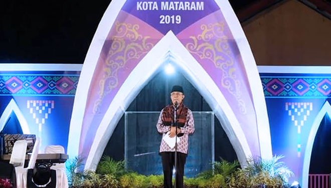 Wali Kota Mataram H. Ahyar Abduh saat menyampaikan sambutannya sekaligus membuka acara MTQ tingkat Kota Mataram secara resmi. (foto:istimewa)
