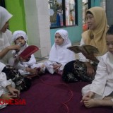 Ajak SIswa Bershalawat, KB-TK Khadijah Surabaya Berkomitmen Tanamkan ke NU an Sejak Dini