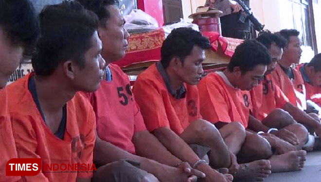 Para tersangka pengedar narkoba di Mapolres Probolinggo. (FOTO: Dicko W/TIMES Indonesia)