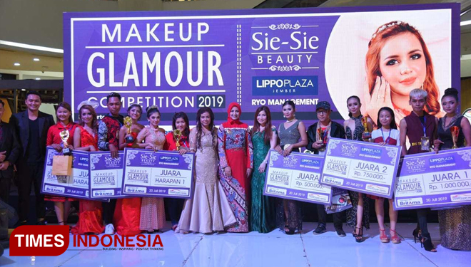Bupati Jember dr Faida dalam acara Make Up Glamour Competition 2019 di Lippo Plaza Jember. (foto: Humas Pemkab Jember for TIMES Indonesia)
