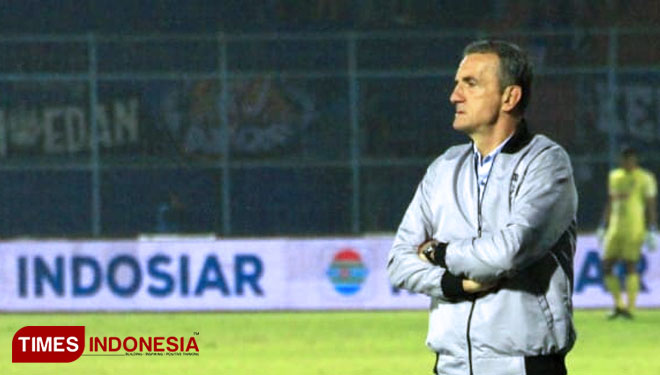 pelatih Arem FC, Milomir Seslija. (foto: Tria Adha/TIMES Indonesia)