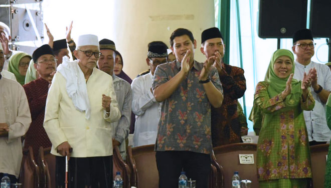 Gubernur Jatim bersama walikota Kediri dan pimpinan ponpes Lirboyo kediri. (foto: Istimewa)