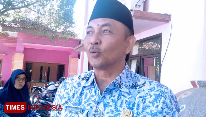 Imam Hidajad Kepala Bidang Pengawasan Konsumen Dinas Perindustrian dan Perdagangan (Disperindag) Pemkab Pamekasan. (Foto: Akhmad Syafi'i/TIMES Indonesia)