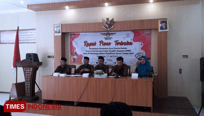 Rapat Pleno KPU Kota Probolinggo dengan agenda penetapan calon anggota DPRD terpilih (Foto: Iqbal/TIMES Indonesia)