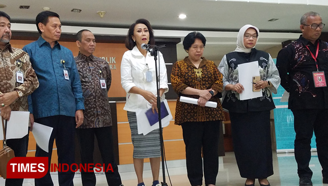 Para Pansel Capim KPK saat Konferensi Pers terkait hasil seleksi uji kompetensi Capim KPK, Senin (22/7/2019). (FOTO: Edy Junaedi/TIMES Indonesia)