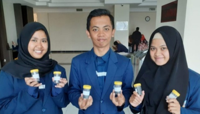Mahasiswa Polinema berhasil memanfaatkan limbah stereofoam menjadi energi terbarukan. (Foto: Polinema)