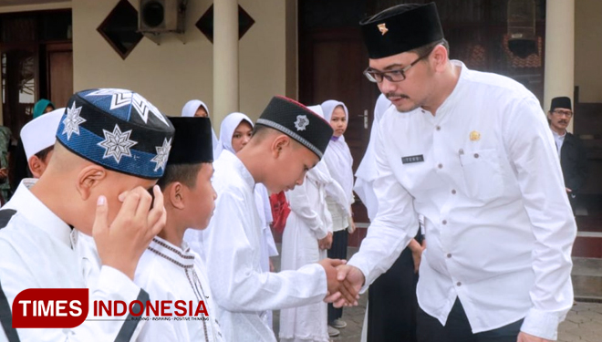 Wakil Walikota Pasuruan Raharto Teno Prasetyo, ST. melepas sebanyak 23 santri/santriwati serta 11 official dalam kontingen Kota Pasuruan. (FOTO: AJP TIMES indonesia)