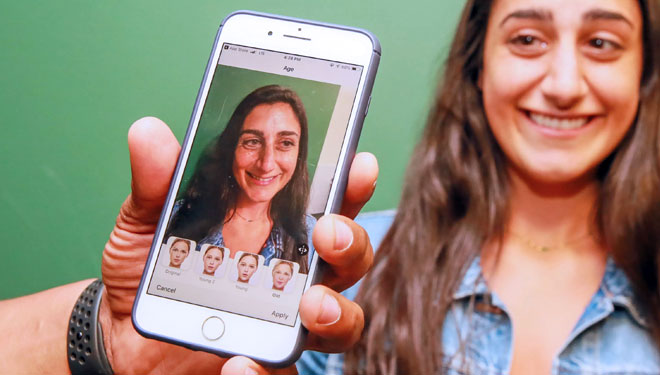 Aplikasi pengubah wajah FaceApp yang tengah marak diminati warganet. (Foto: Cnet)