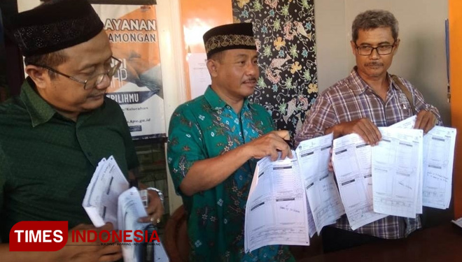 Wakil Ketua DPC PKB Lamongan, Saifuddin Zuhri (tengah), (FOTO: MFA Rohmatillah/TIMES Indonesia)