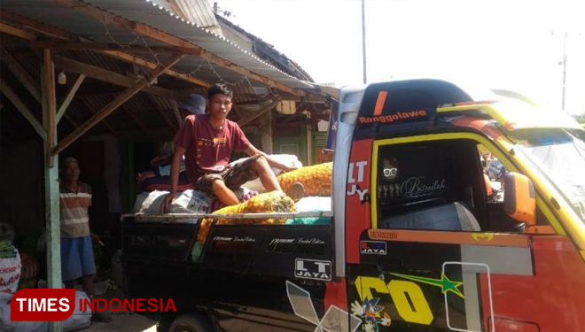 Pedagang sayur keliling asal Kabupaten Pemalang juga terbantu pembangunan jalan di Tegal. (FOTO: AJP/TIMES Indonesia)