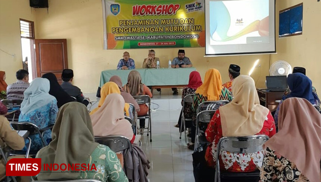 Suasana Workshop Penjaminan Mutu dan Pengembangan Kurikulum bagi 35 lembaga SMK swasta di Bondowoso, di Aula SMK NU Tenggarang (FOTO: Moh Bahri/TIMES Indonesia)
