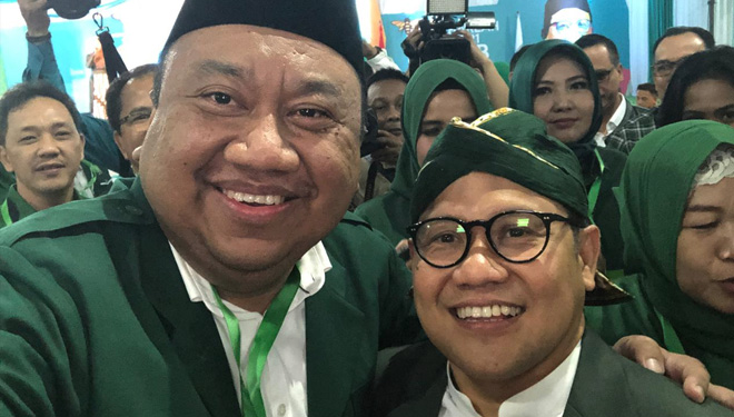 Ketua DPW PKB NTB H. L. Hardian Irfani berfoto selfi bersama Ketua Umum DPP PKB Abdul Muhaimin Iskandar (Cak Imin). (FOTO: Istimewa)