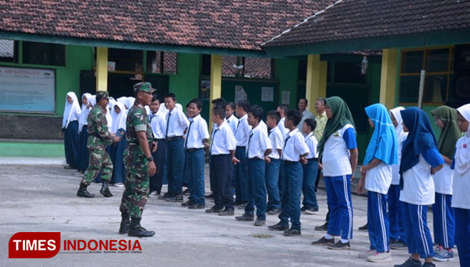 Gandeng Koramil Ambulu Kodim 0824 Jember, SMP Kartika IV-6 Ambulu Bina ...