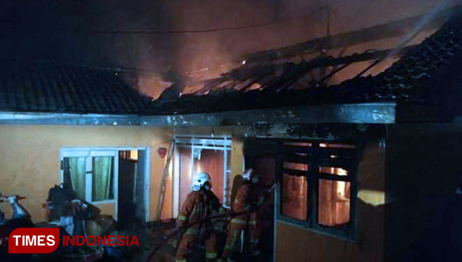 Rumah korban yang terbakar akibat lilin yang jatuh saat listrik PLN padam. (Foto: istimewa/TIMES Indonesia) 