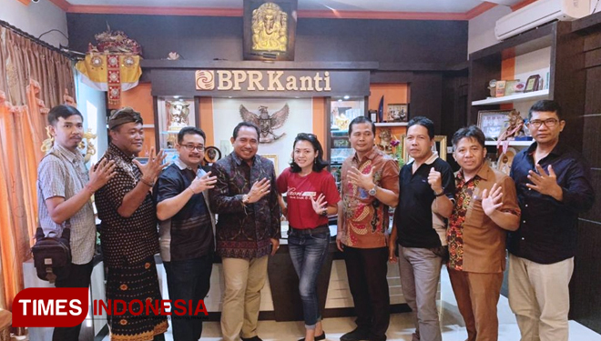 Panitia Reuni Akbar SMA N 1 Gianyar. (FOTO: AJP TIMES Indonesia)